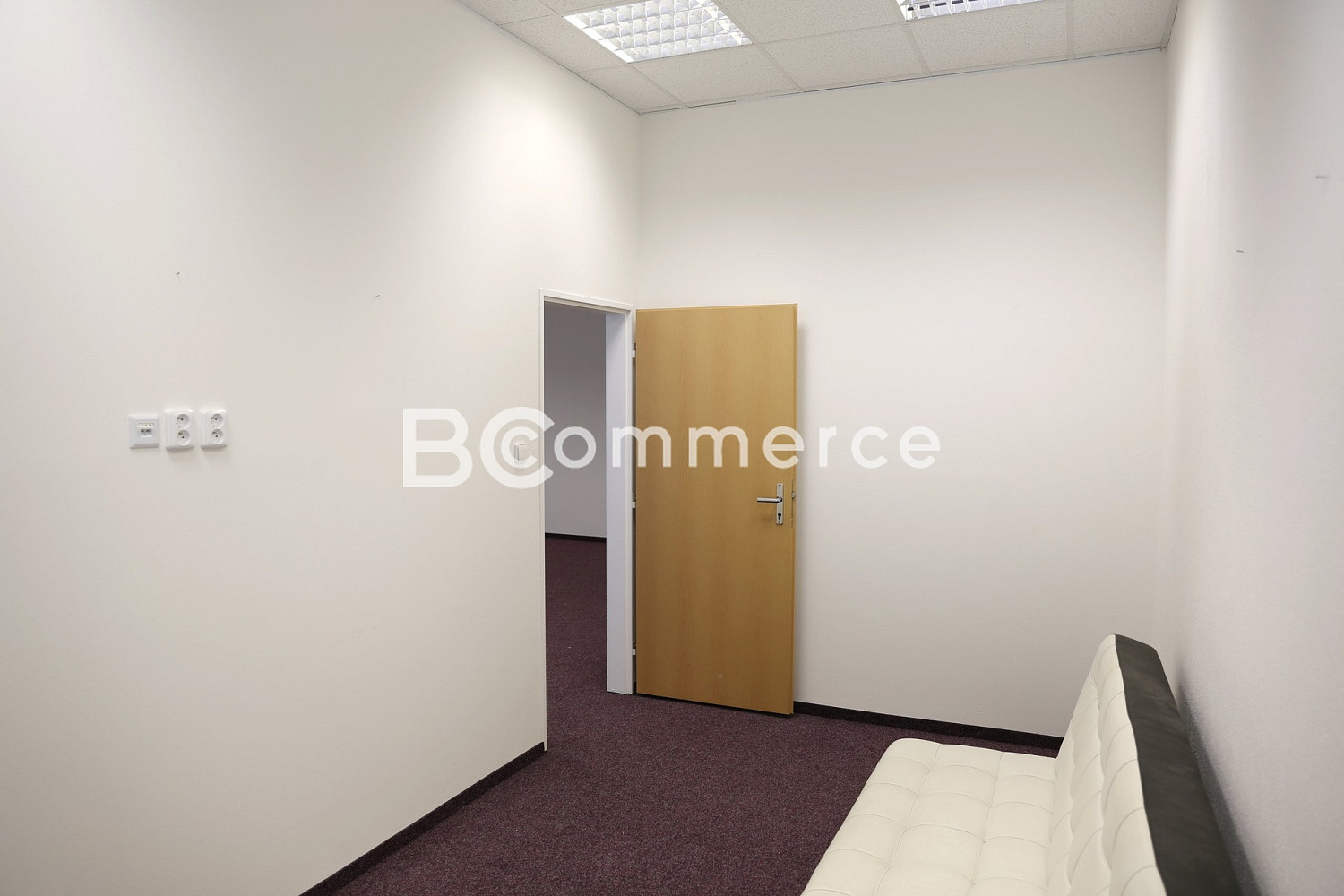 Pronájem kanceláře 58 m² – fotografie 4