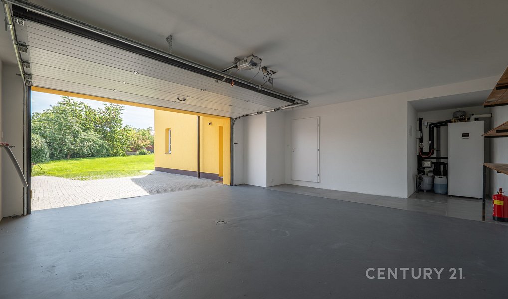 Prodej domu 252 m² s pozemkem 843 m², Ohrobec – náhled fotky 9