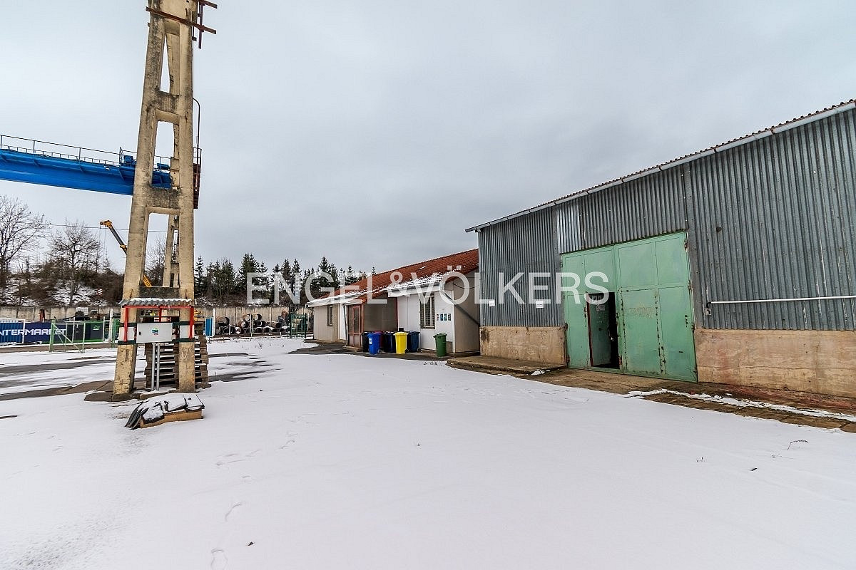 Pronájem komerčního objektu (jiného typu) 1 853 m² – fotografie 3