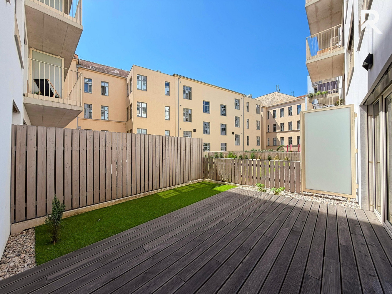 Pronájem bytu 1+kk 34 m² — photo 2