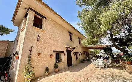 Prodej domu 1 000 m² s pozemkem 20 000 m², Yecla, Španělsko