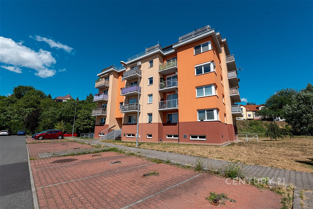 Pronájem bytu 3+kk 80 m² — photo 2