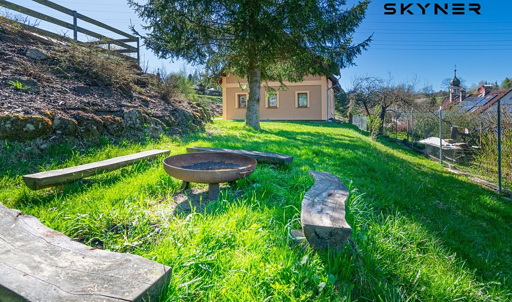 Prodej domu 271 m² s pozemkem 1 618 m², Kunratice – náhled fotky 3