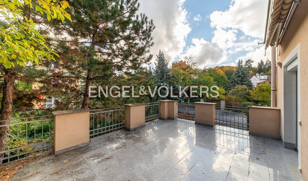 Pronájem domu 560 m² s pozemkem 700 m², Praha – náhled fotky 4