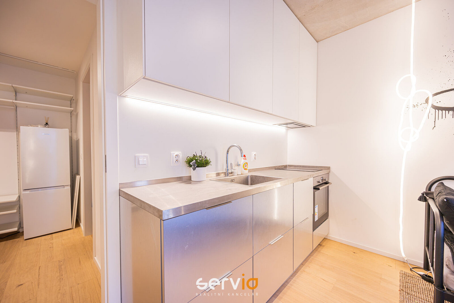 Pronájem bytu 1+kk 26 m² – fotografie 3