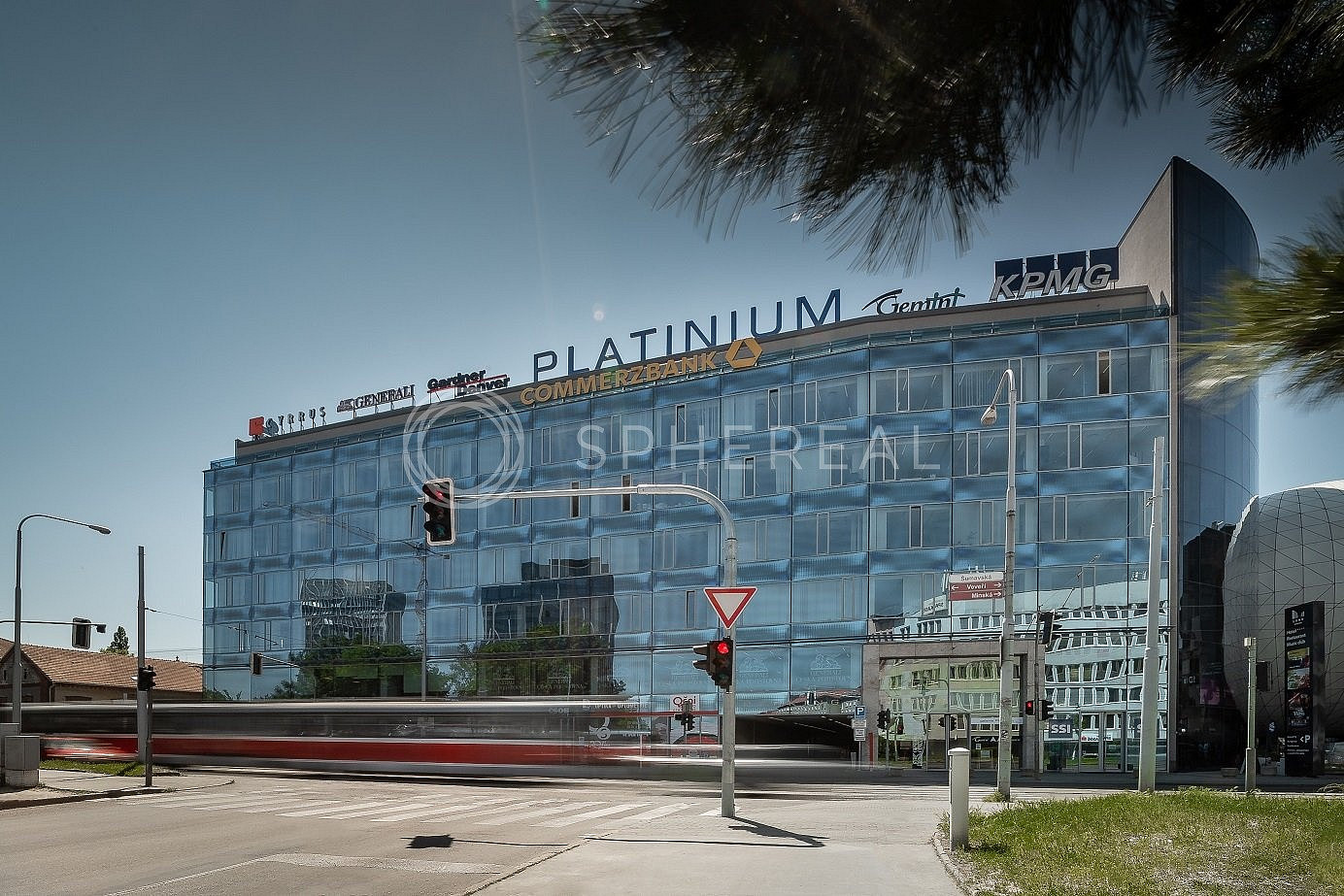 Pronájem kanceláře 568 m²
