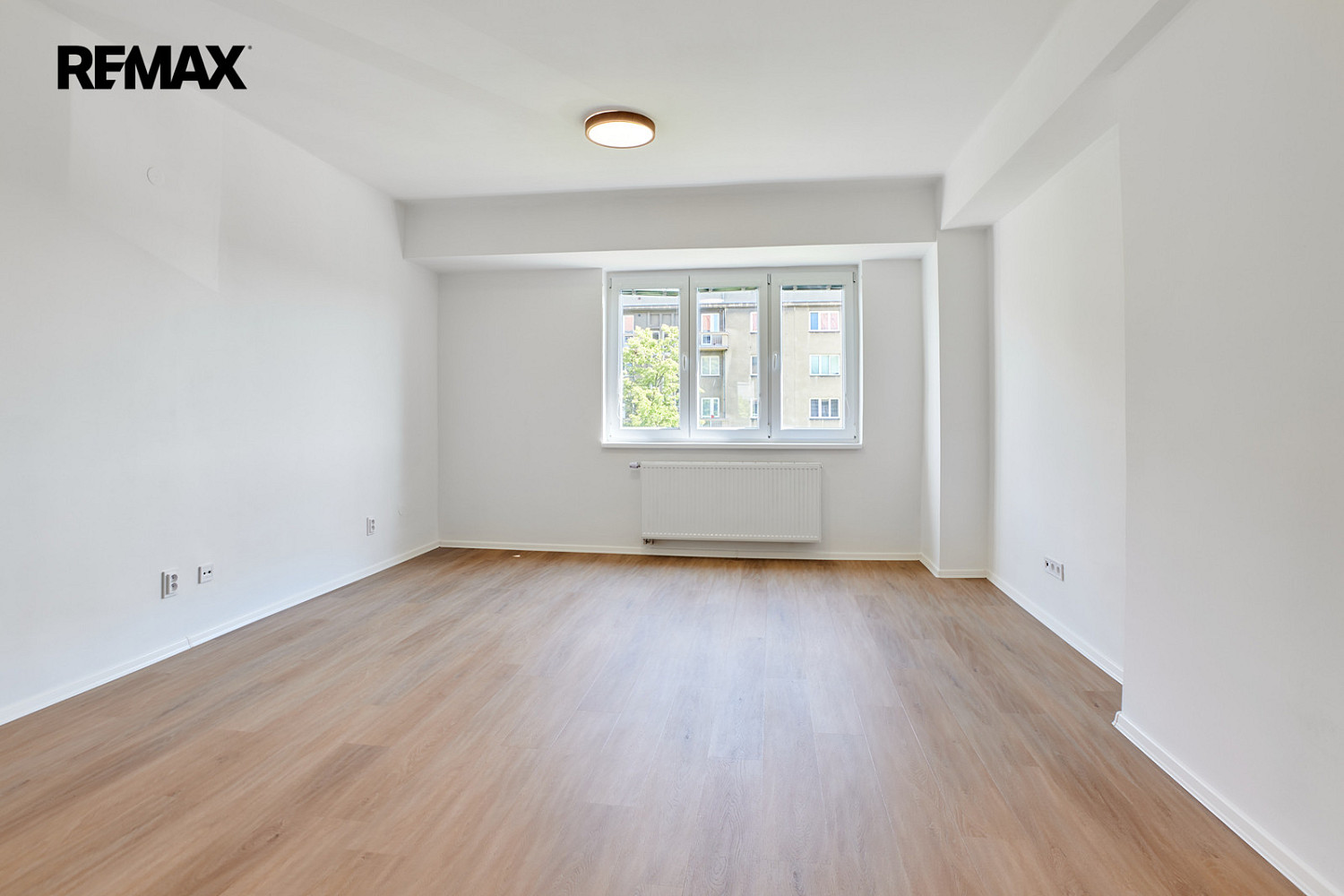 Pronájem bytu 2+1 73 m² — photo 2