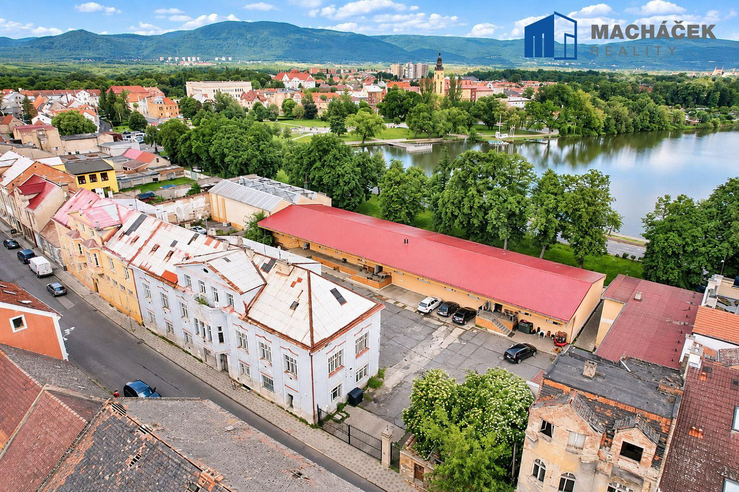 Prodej komerčního objektu (jiného typu) 2 493 m²