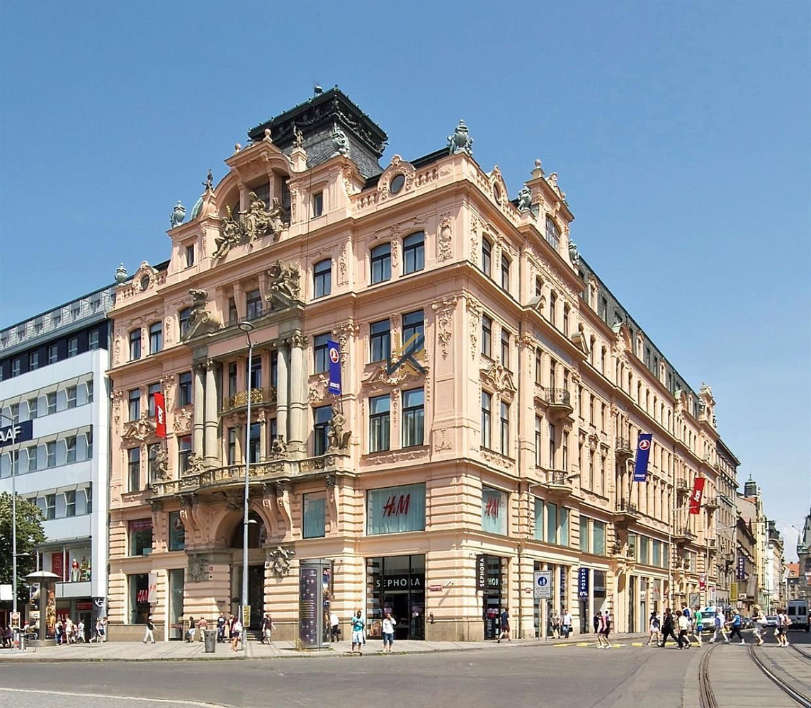 Pronájem kanceláře 466 m²