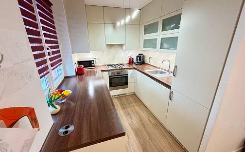 Prodej bytu 3+1 66 m², Brjanská, Kladno