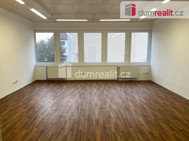 Pronájem kanceláře 38 m² – fotografie 3