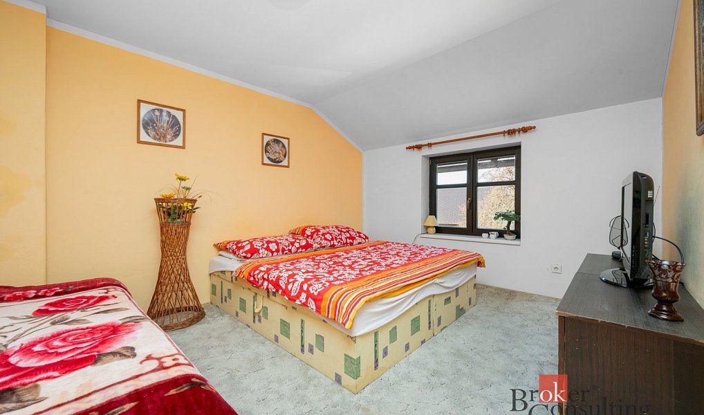 Prodej domu 165 m² s pozemkem 1 016 m², Boseň – náhled fotky 16