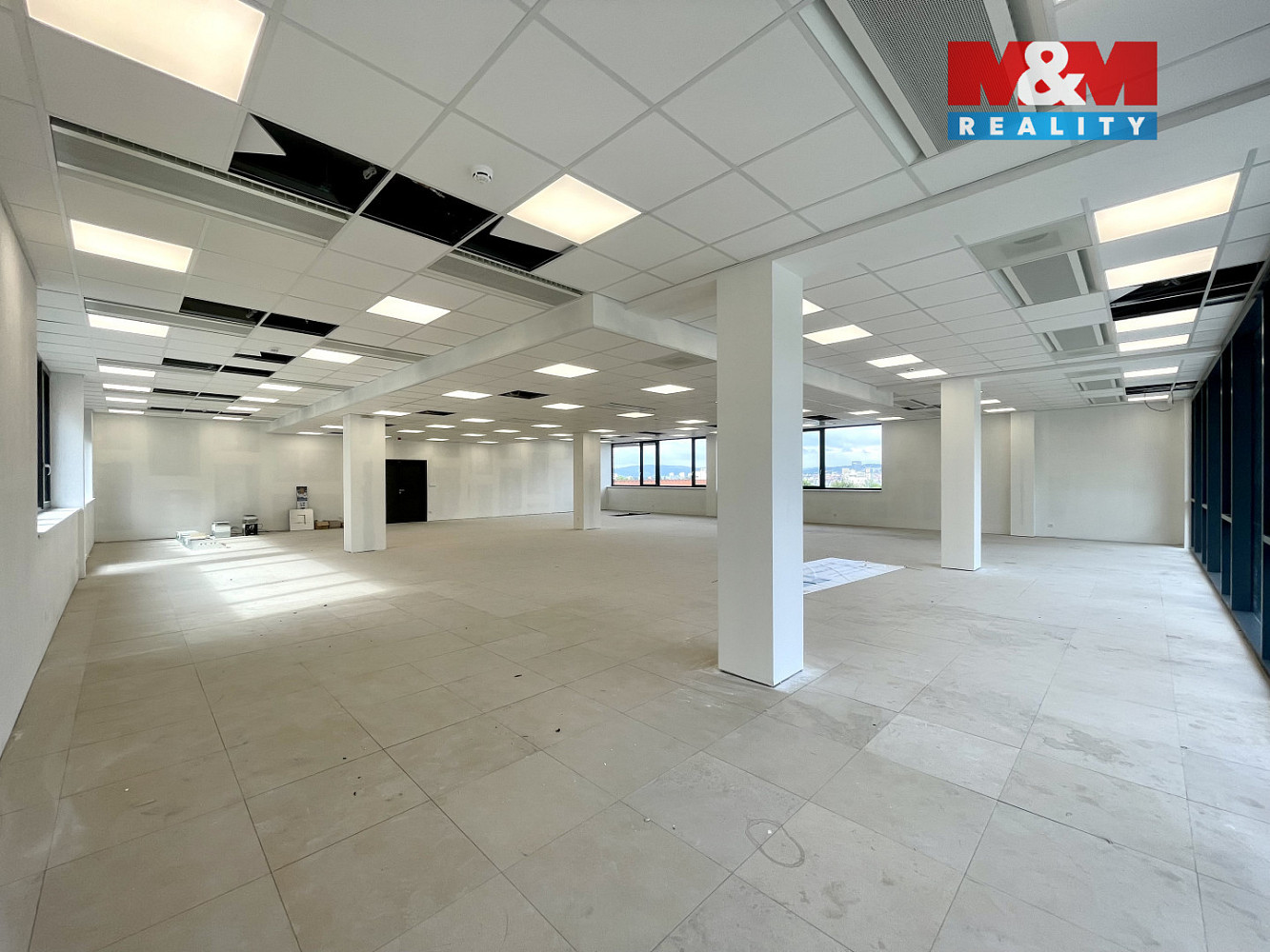 Pronájem obchodních prostor 274 m² — photo 2
