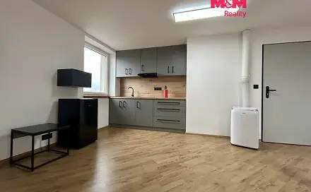 Pronájem bytu 1+kk 24 m², Klatovy - Luby