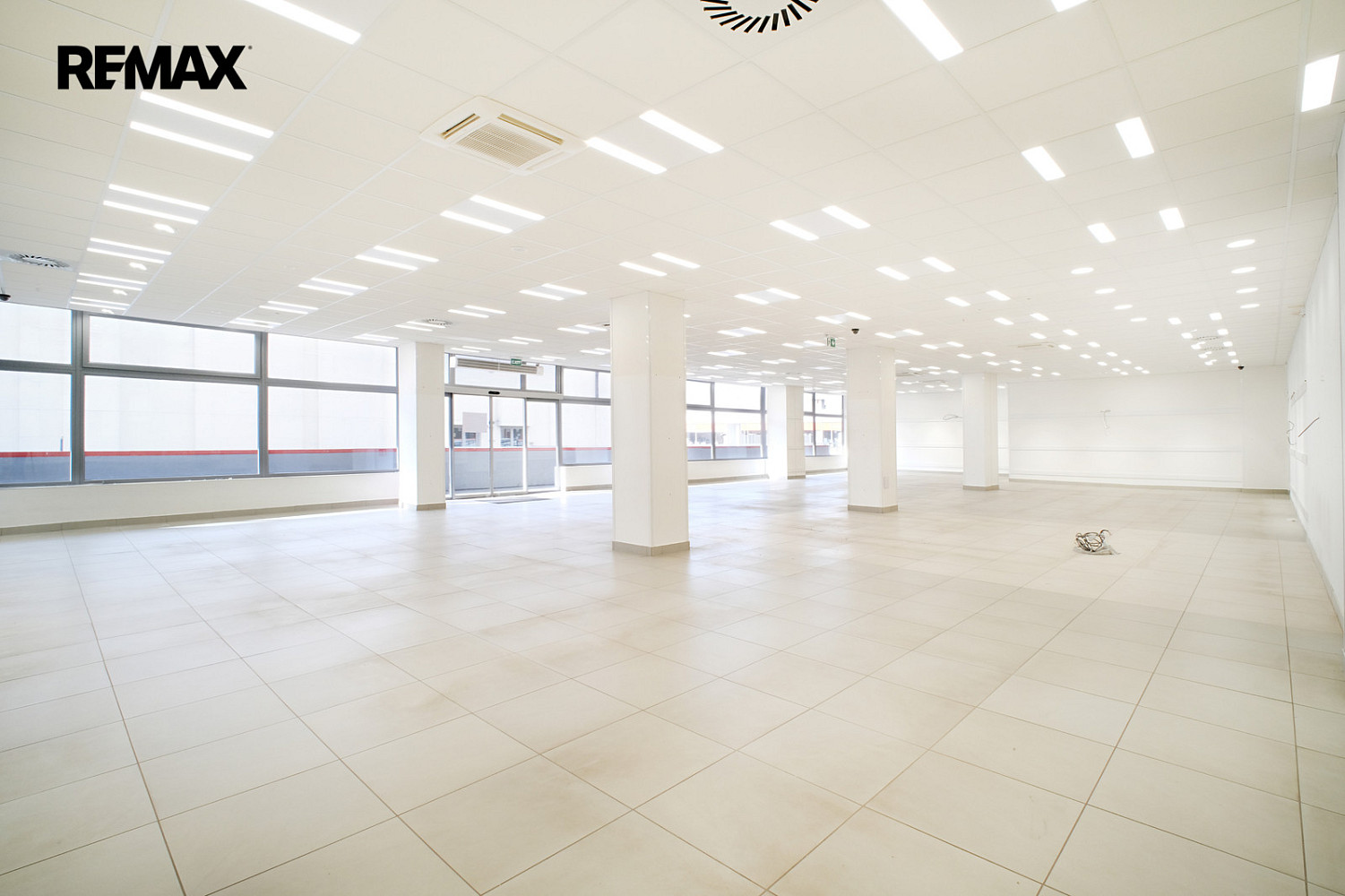 Pronájem obchodních prostor 550 m²