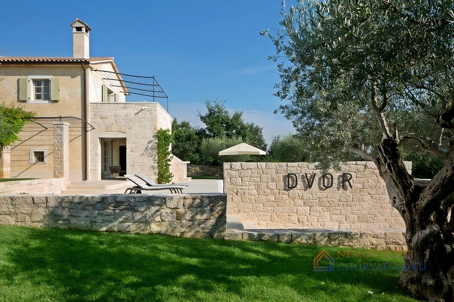 Prodej domu 309 m² s pozemkem 1 226 m² – pohled 4