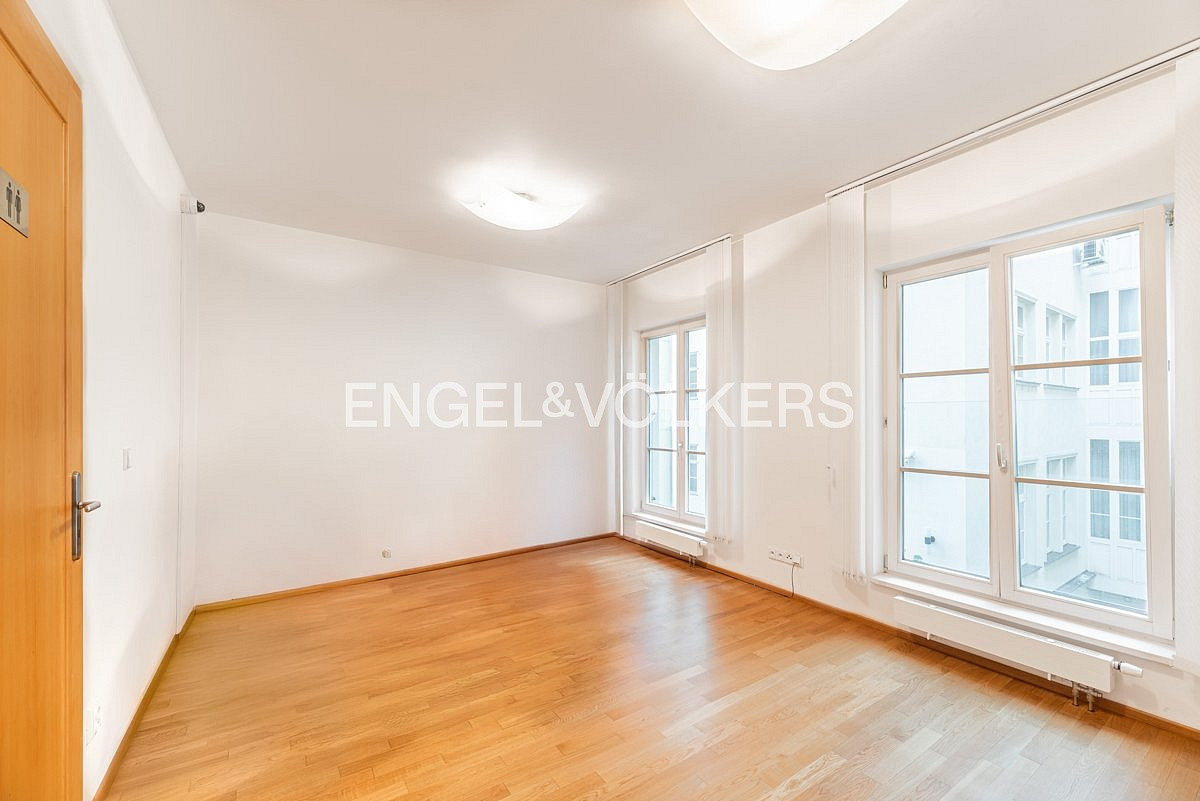 Pronájem bytu 4+kk 130 m² — photo 3