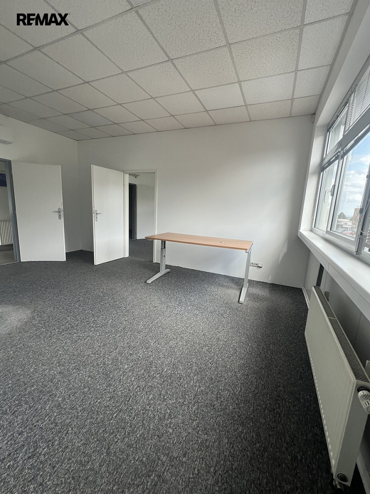 Pronájem kanceláře 45 m² — photo 4