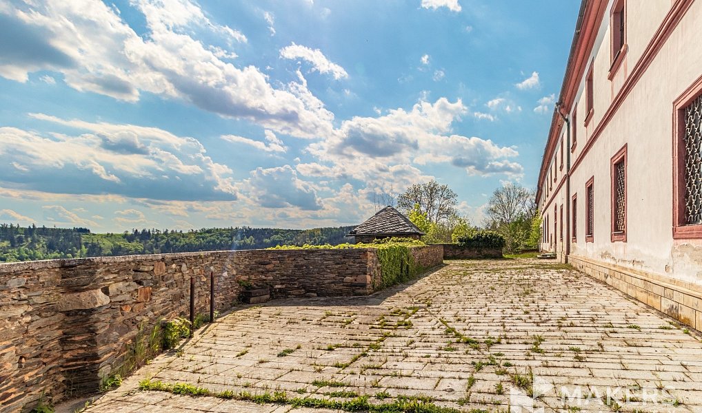 Prodej ubytovacího objektu 2 100 m², Manětín – náhled fotky 14