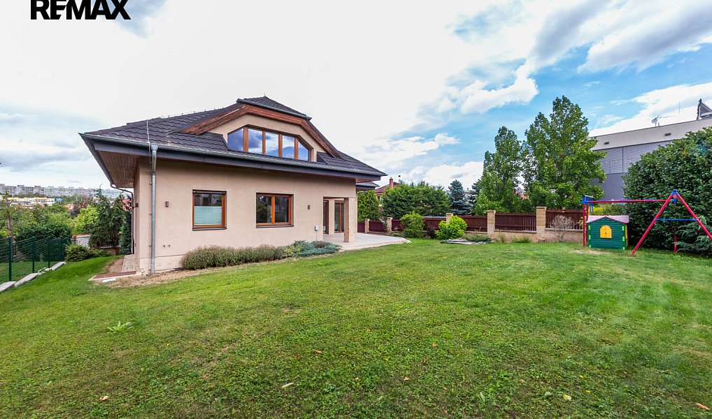 Prodej domu 300 m² s pozemkem 652 m², Praha – náhled fotky 4