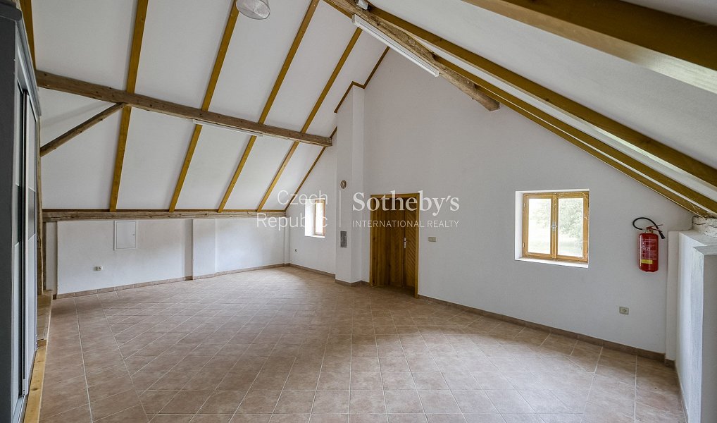 Prodej domu 350 m² s pozemkem 7 500 m², Lozice – náhled fotky 18