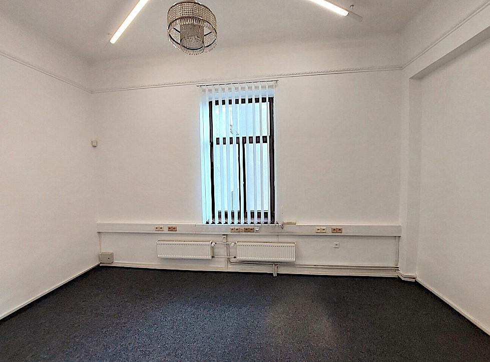 Pronájem kanceláře 223 m² – fotografie 5
