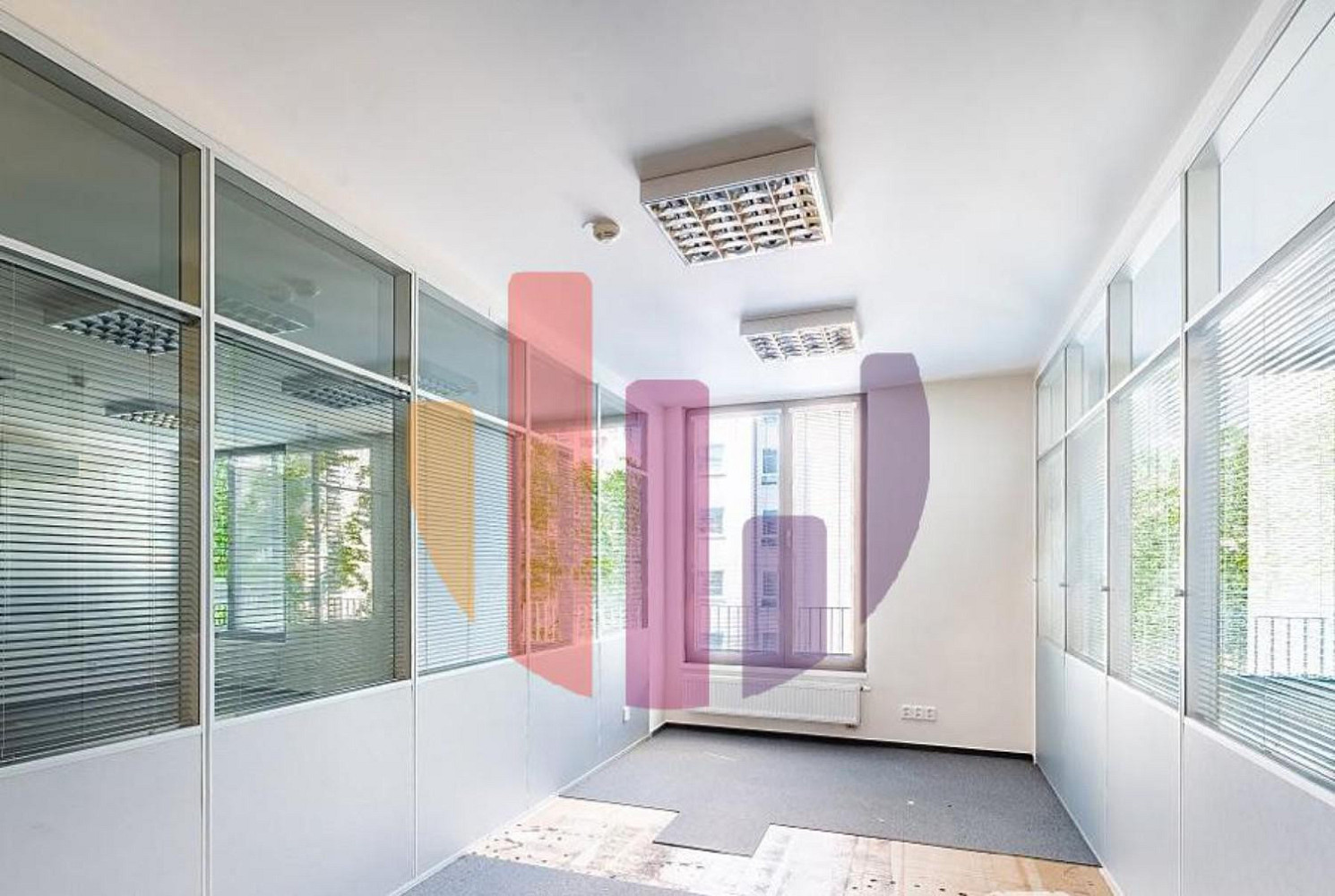 Pronájem kanceláře 319 m² — photo 2