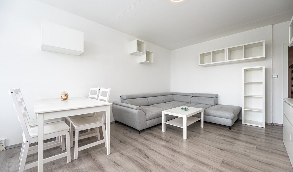 Pronájem bytu 3+1 71 m², Praha – náhled fotky 2