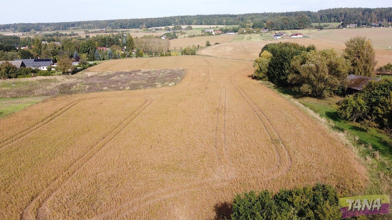 Prodej pole 27 614 m²
