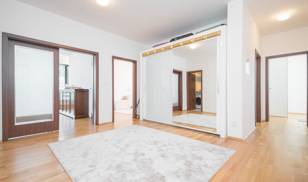Prodej bytu 5+kk 149 m², Karlovy Vary – náhled fotky 16