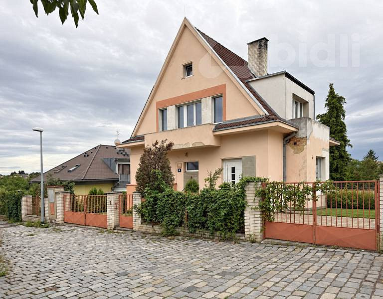 Prodej domu 260 m² s pozemkem 566 m²