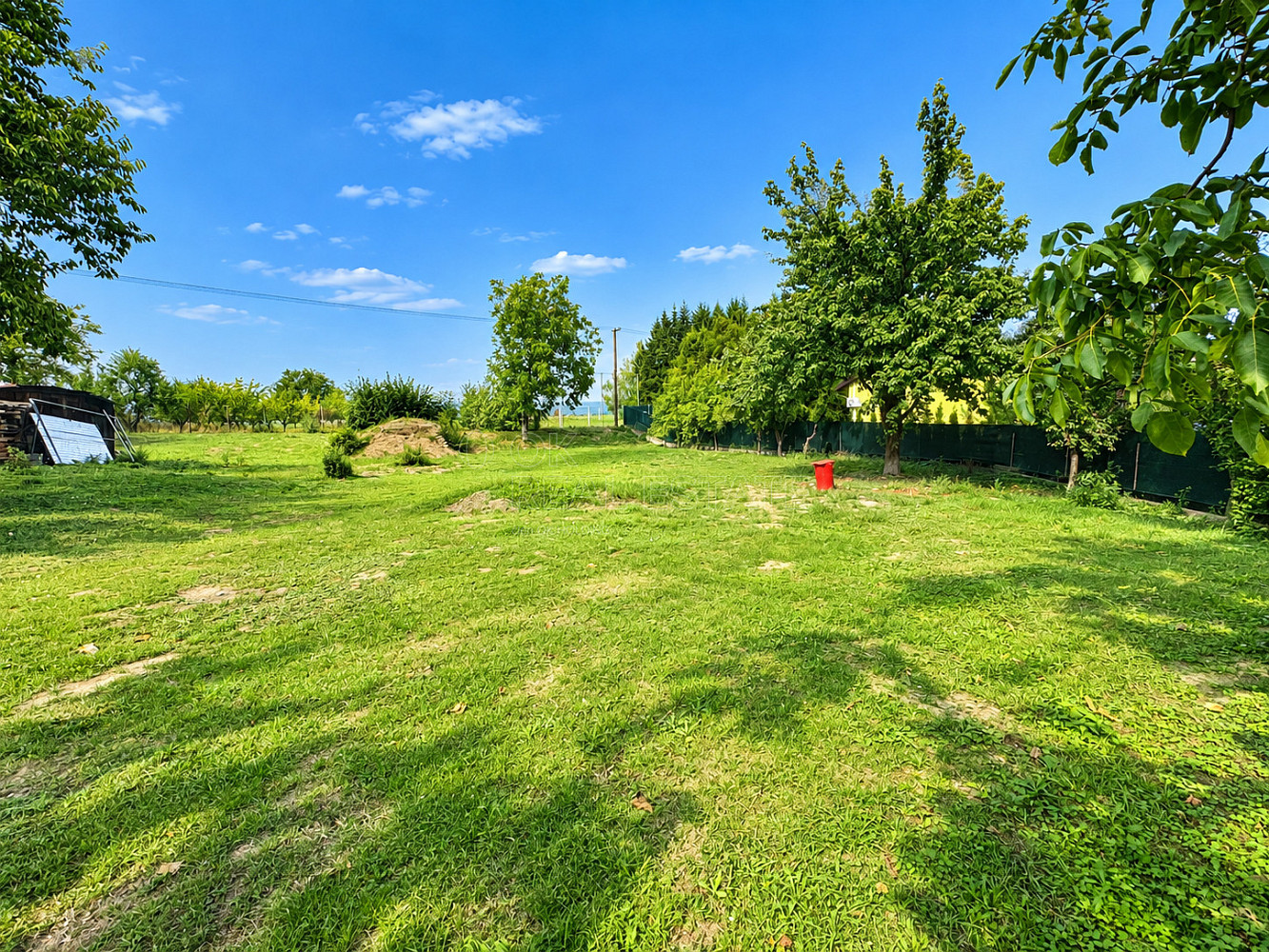 Prodej stavebního pozemku 882 m² – fotografie 3