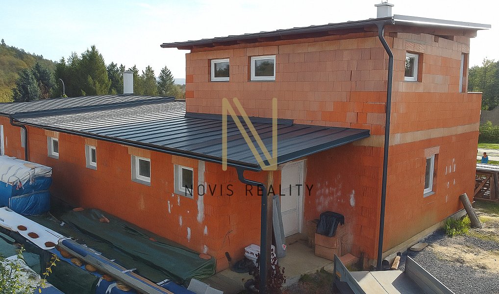 Prodej domu 200 m² s pozemkem 869 m², Blovice – náhled fotky 2