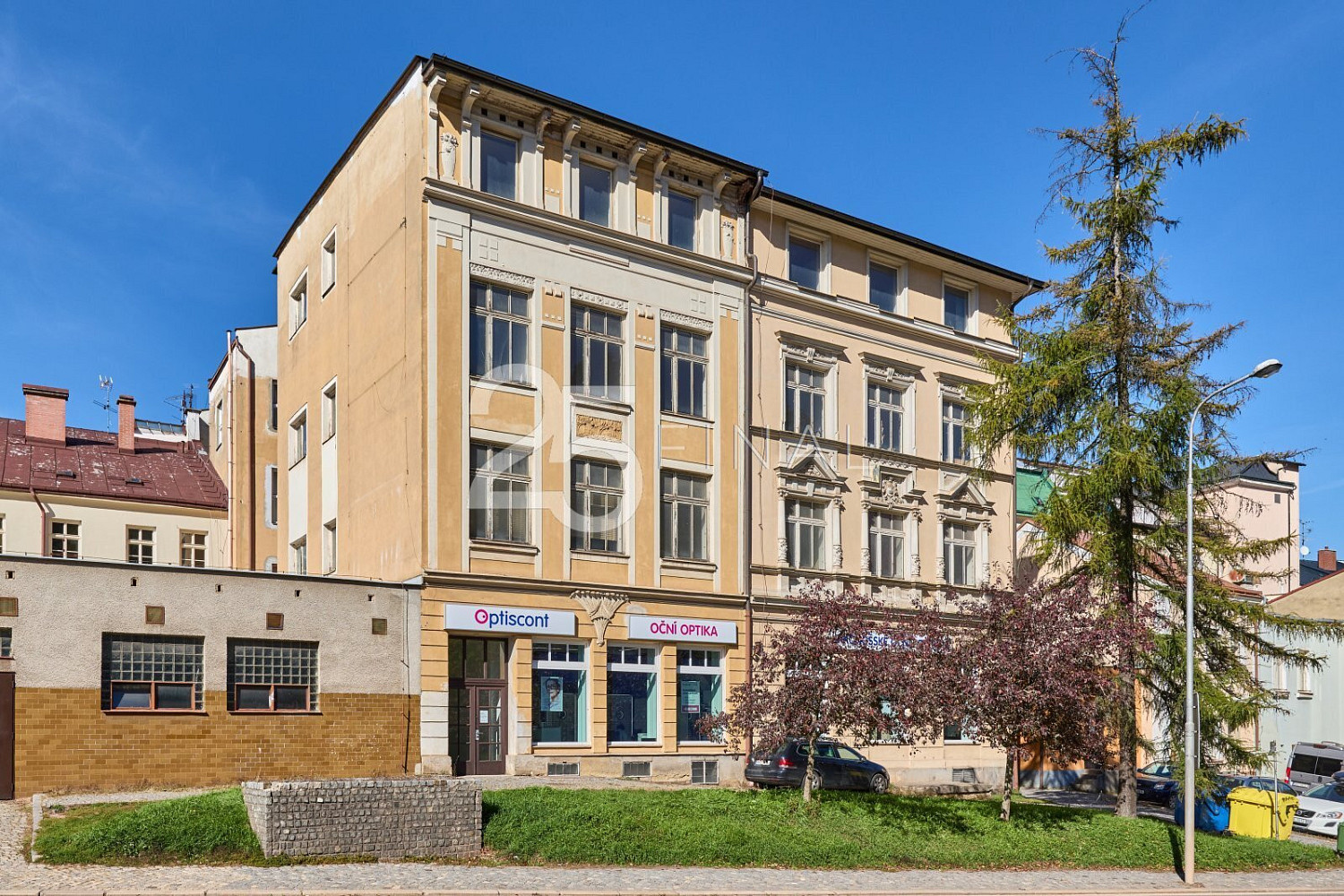Prodej části objektu tří nadzemních podlaží k vybudování až 12-ti bytů v centru okresního města Trut