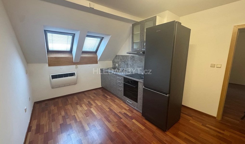 Pronájem bytu 2+1 76 m², Praha – náhled fotky 4
