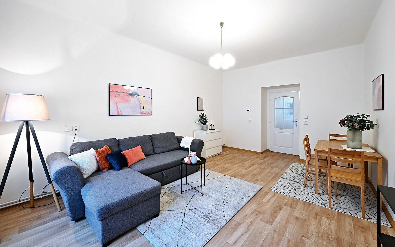 Exkluzivně k prodeji prostorný a slunný byt 2+1/B 63m², po kompletní rekonstrukci v ul. U Kavalírky