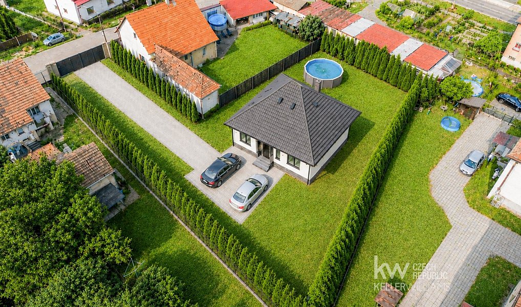 Prodej stavebního pozemku 1 485 m², Kněževes – náhled fotky 2