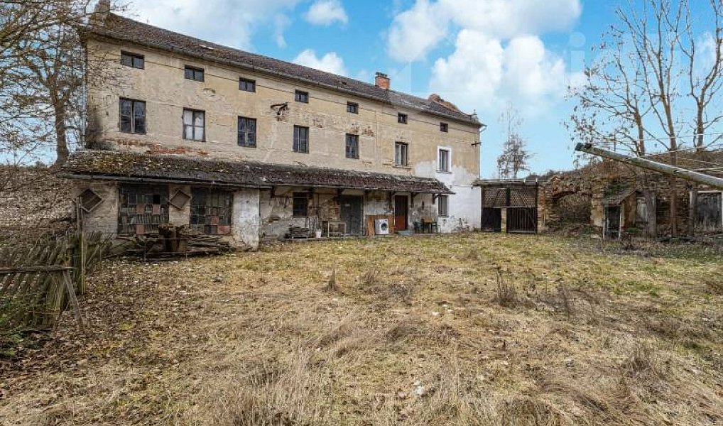 Prodej domu 950 m² s pozemkem 24 944 m², Jankov – náhled fotky 2