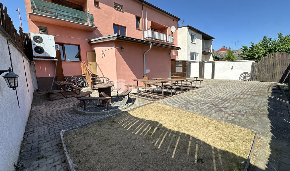 Pronájem obchodních prostor 137 m², Staré Město – náhled fotky 15