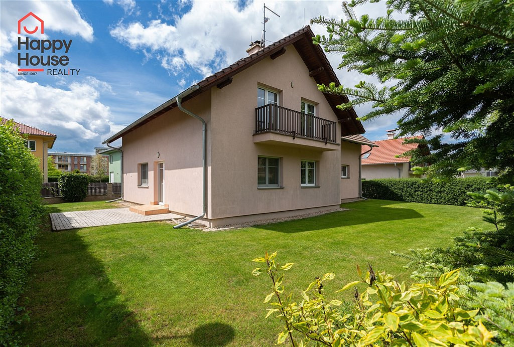 Pronájem domu 200 m² s pozemkem 644 m²