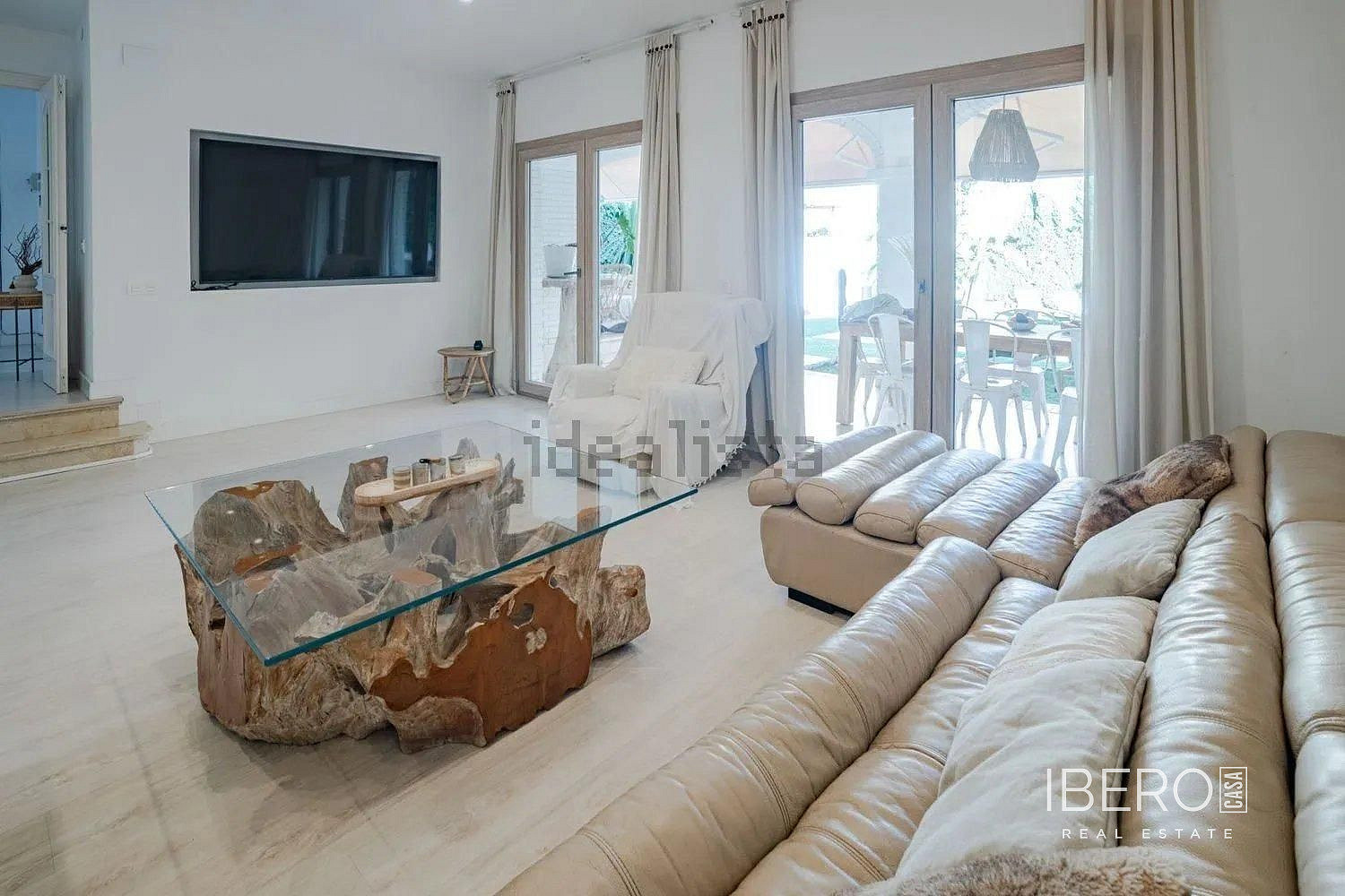 Prodej domu 291 m² s pozemkem 630 m² - Más
