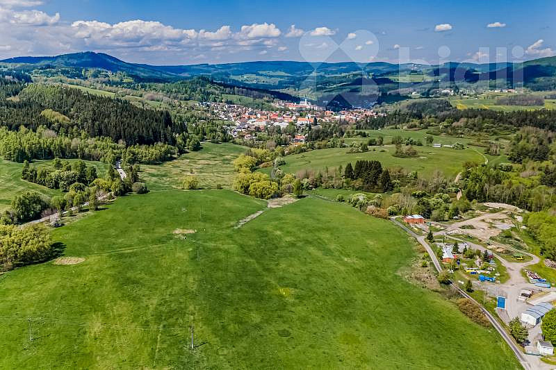 Prodej komerčního pozemku 106 053 m²
