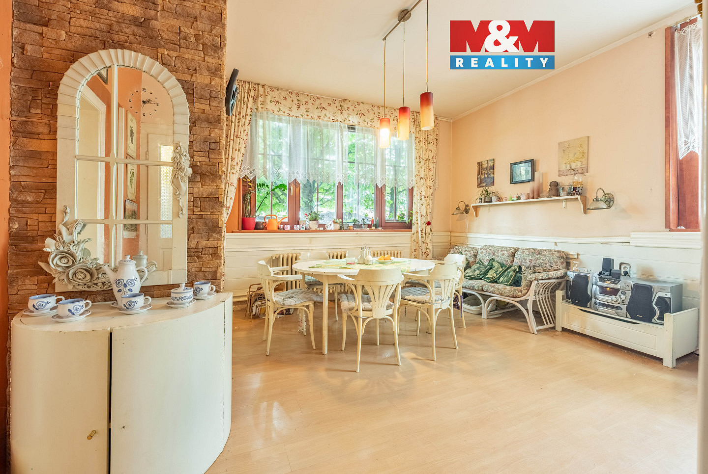 Prodej domu 220 m² s pozemkem 1 023 m²
