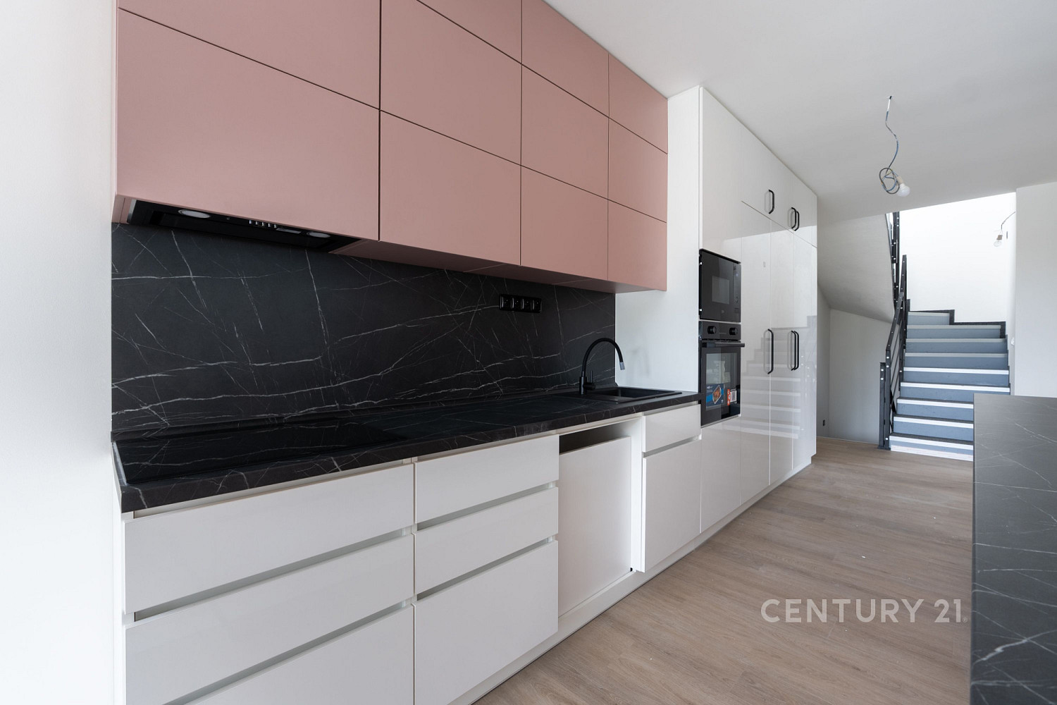 Pronájem bytu 4+kk 104 m² – fotografie 5