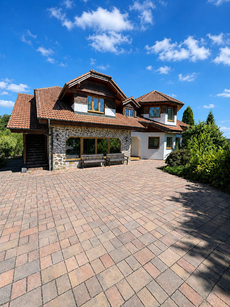 Prodej domu 450 m² s pozemkem 3 293 m²