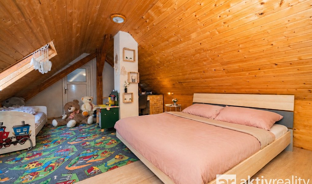 Prodej domu 250 m² s pozemkem 1 005 m², Dolní Zálezly – náhled fotky 19