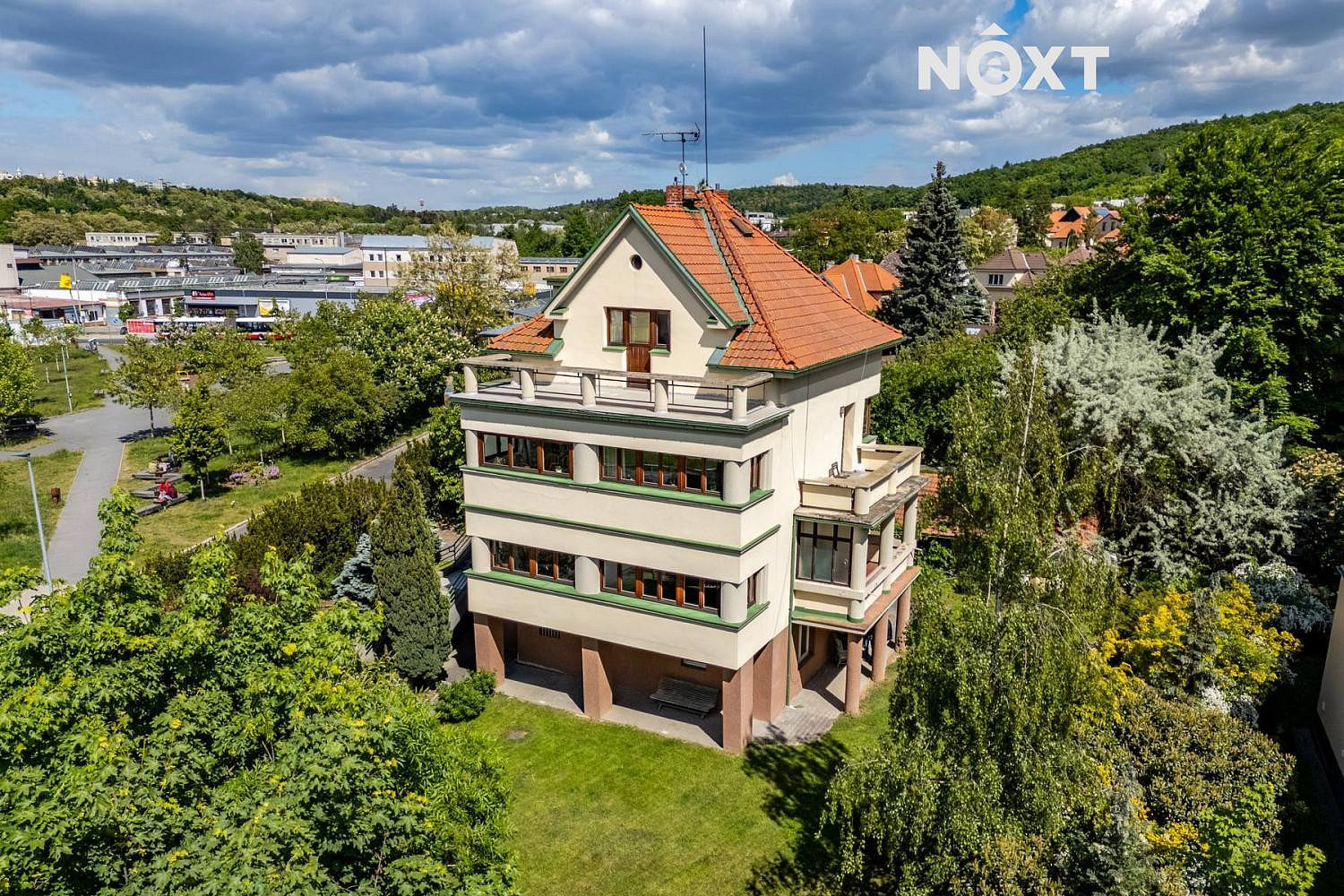 Prodej domu 300 m² s pozemkem 1 330 m²