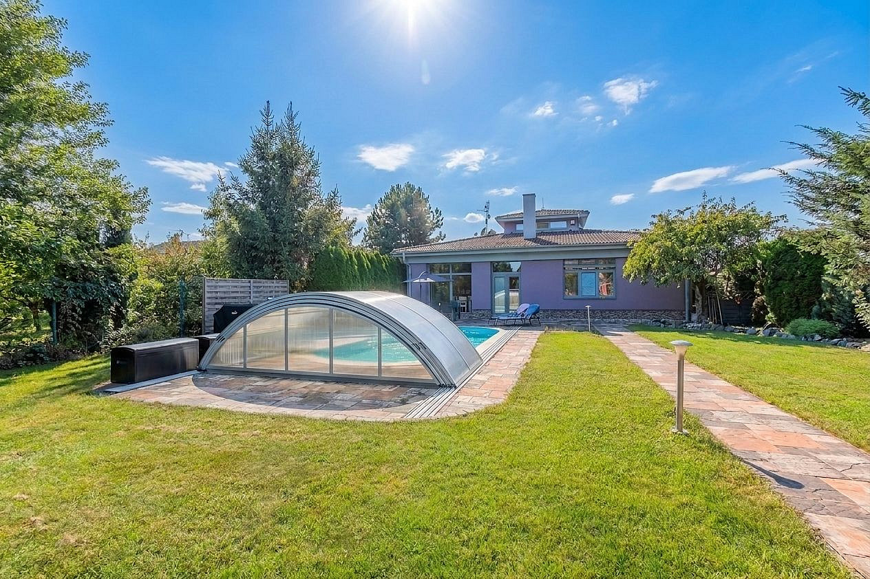 Prodej domu 275 m² s pozemkem 1 193 m² – pohled 2