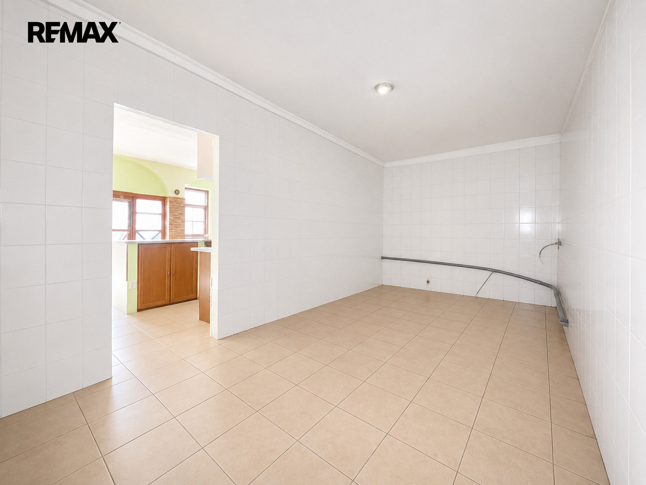 Pronájem obchodních prostor 126 m² – fotografie 3