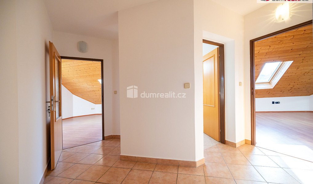 Prodej domu 253 m² s pozemkem 2 075 m², Dolní Třebonín – náhled fotky 32